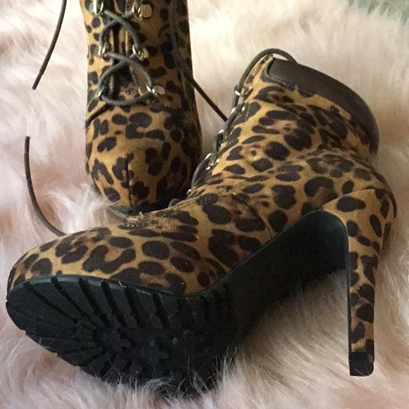 Leopard style print lace up boot heels. - Picture 3 of 3